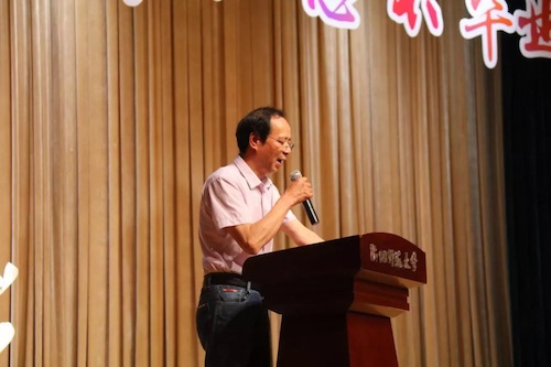 吴兴农书记宣读表彰文件