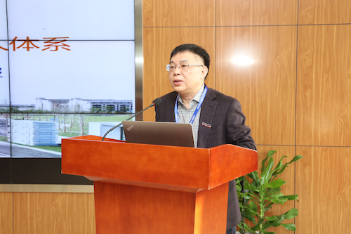 专业负责人洪治纲教授汇报专业建设情况