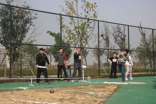 吕彦霖老师奋力一投