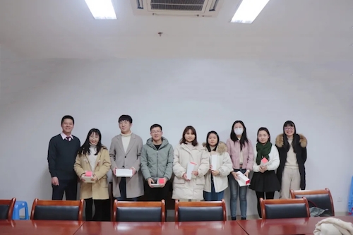 95b012bcaab94a9da1993ab2a6f4be5b