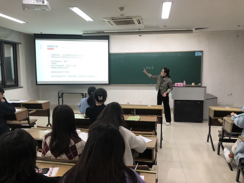 1我院举办励学考研训练营之考研心态讲座